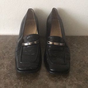 Gucci womens black dress shoes size 8 B metal logo